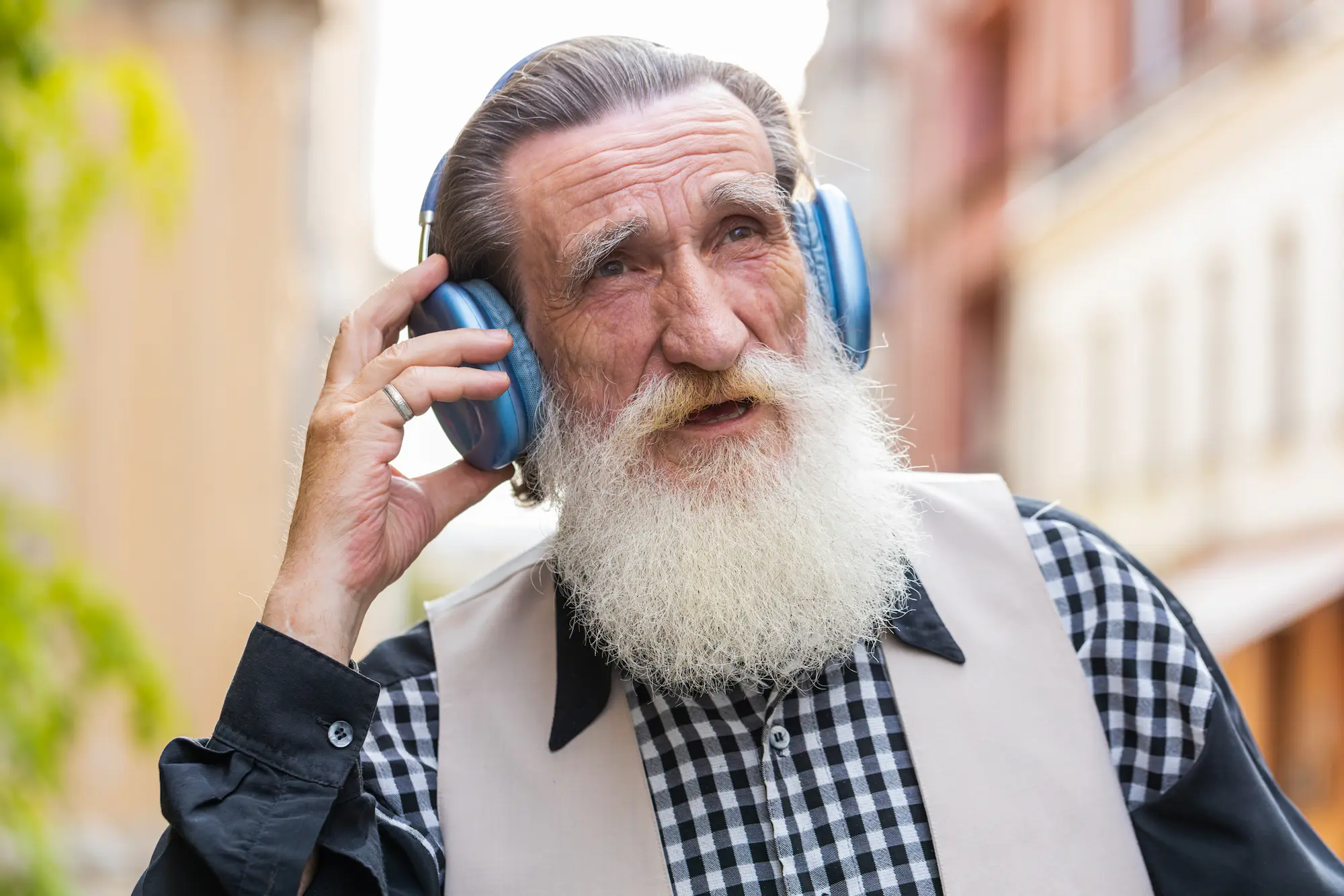Meeting the Needs of Seniors: Reliable OEM and ODM Manufacturing for Comfortable Hearing Headsets