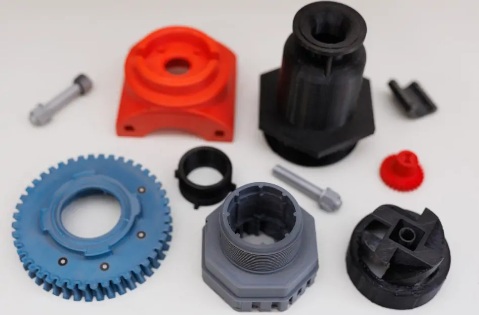 Choosing the Right Plastic Mold Manufacturer for OEM Clients